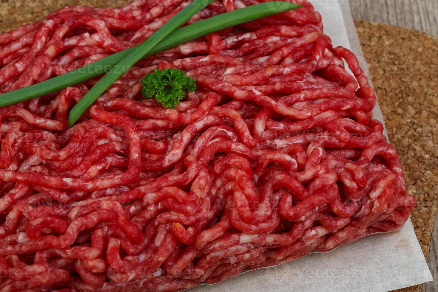 Minced beef meat 8500165 Stock Photo at Vecteezy
