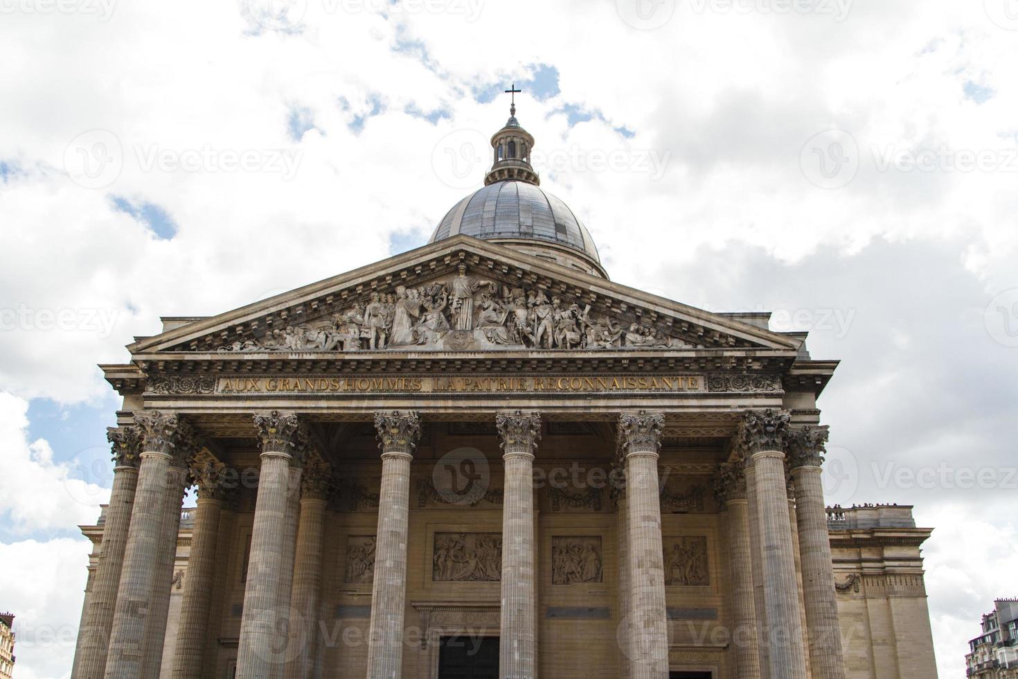 El edificio del panteón en París foto