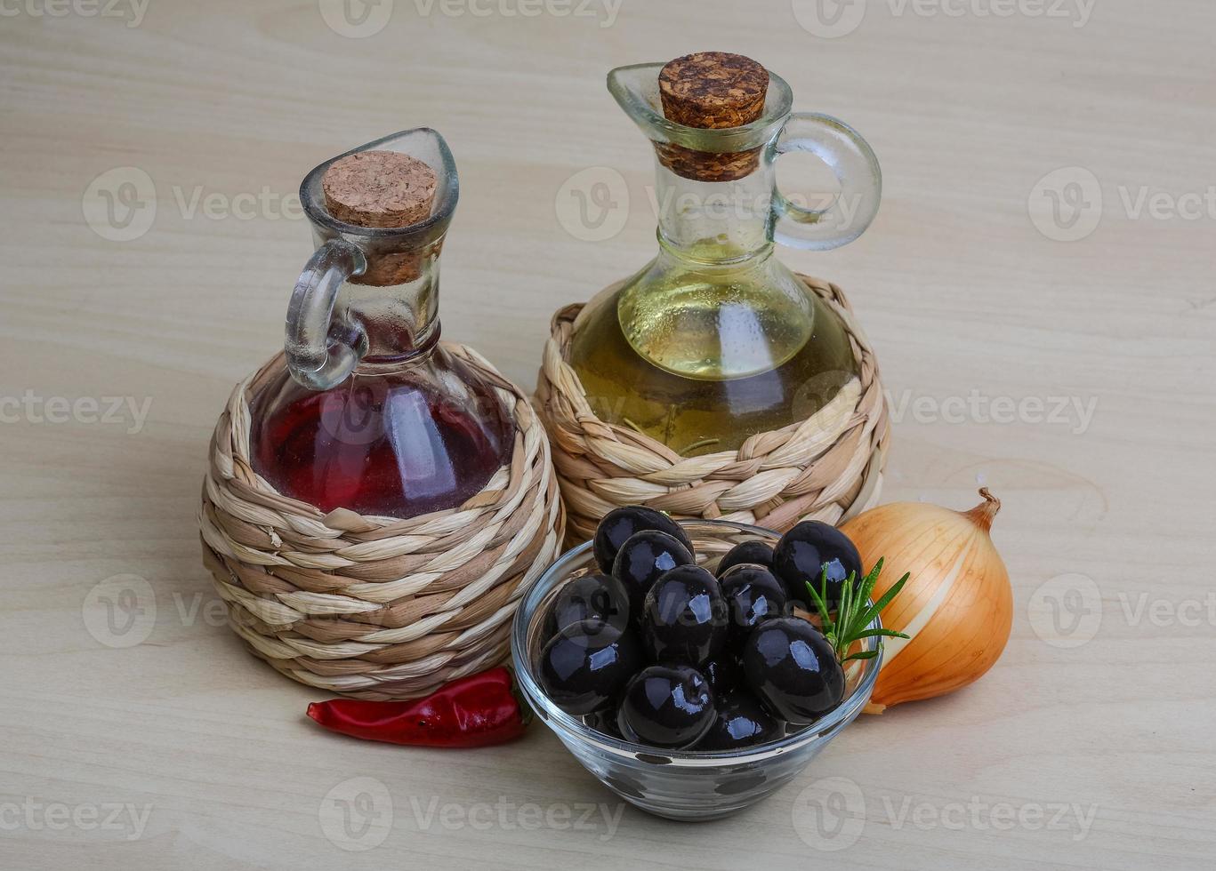 Olive oil and vinegar photo