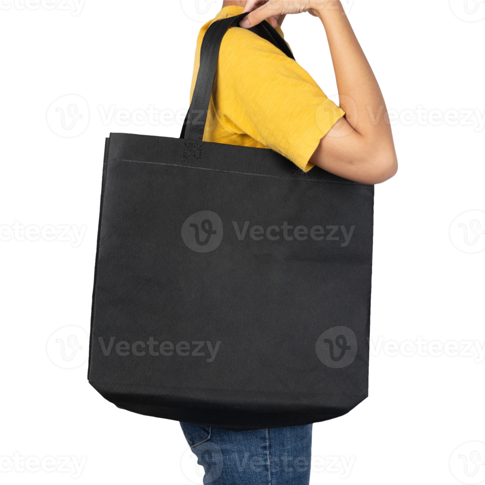 mulher segurando maquete de bolsa de lona de tecido preto em branco png