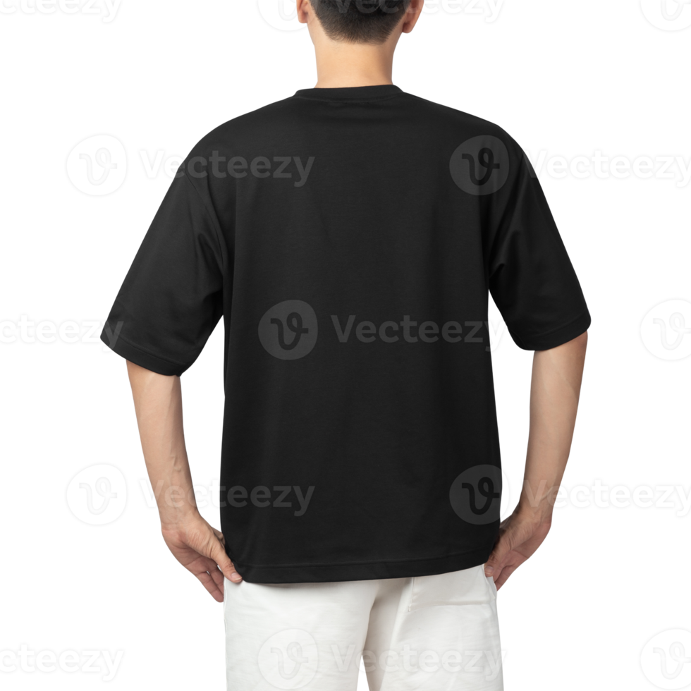 uomo in mockup di t-shirt oversize nera, modello di progettazione png