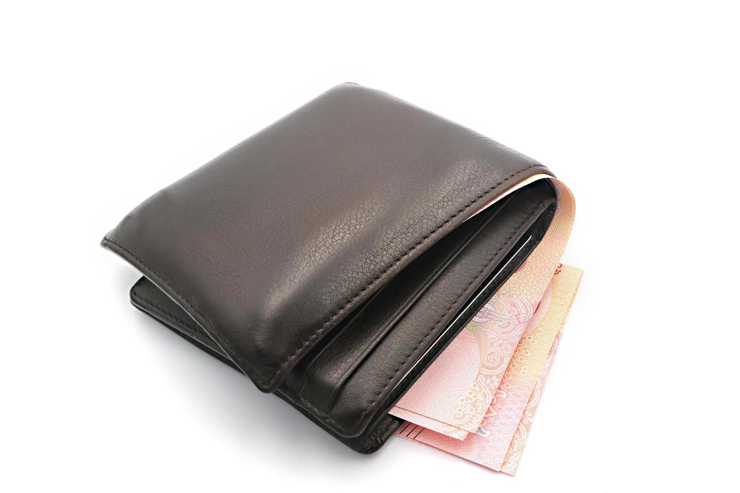 billetera de cuero marrón aislada sobre fondo blanco. foto