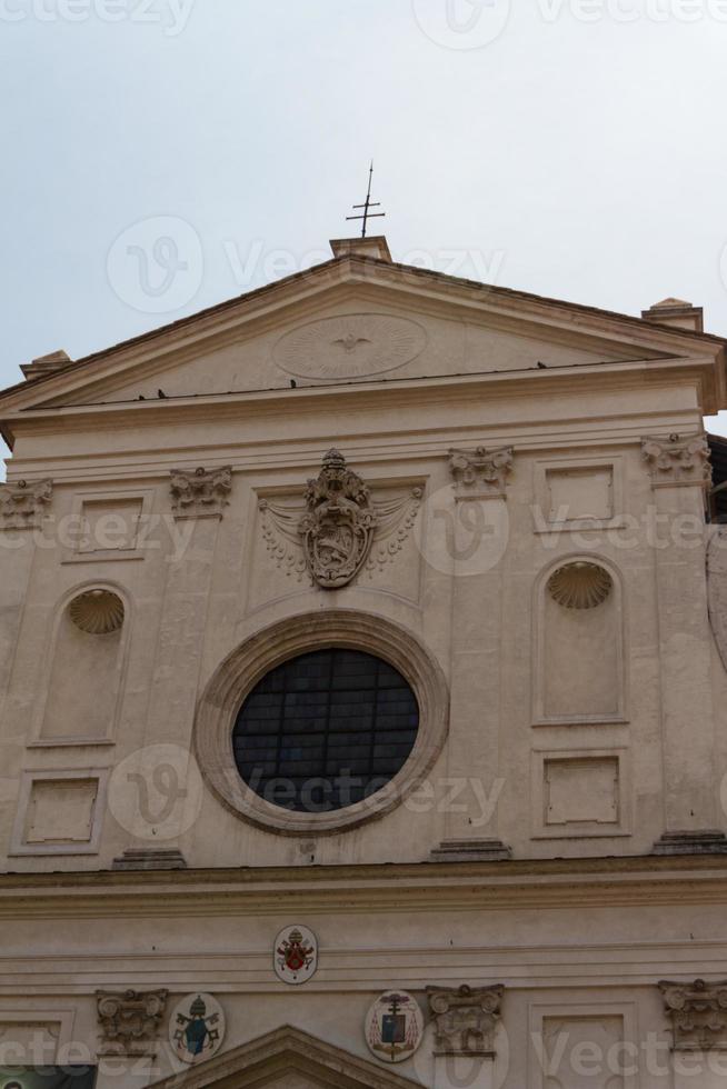 gran iglesia en el centro de roma, italia. foto