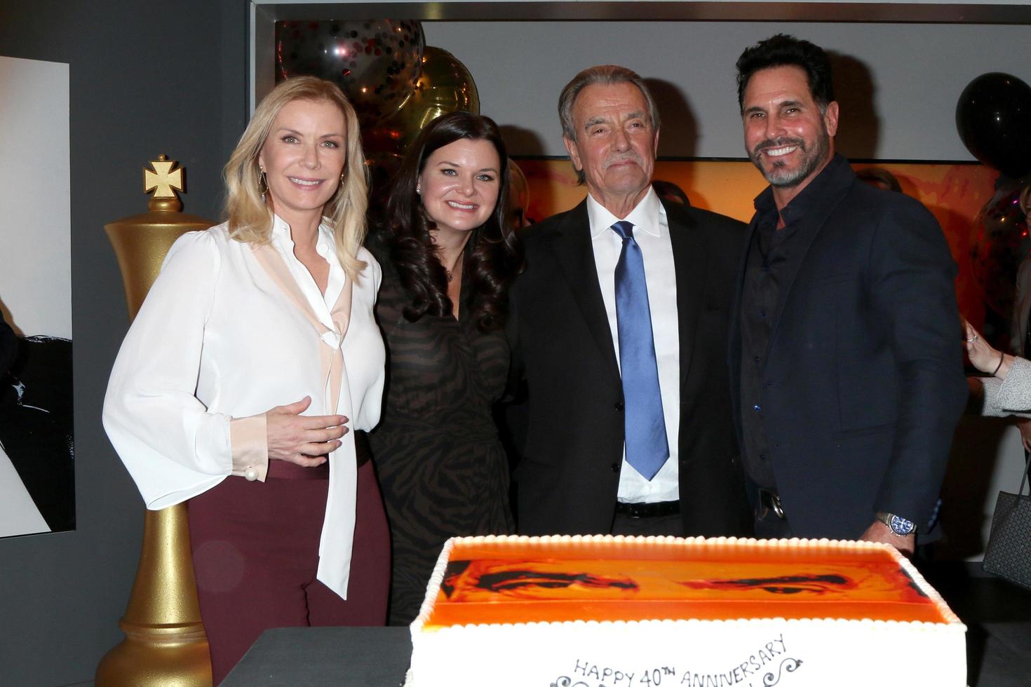 7 de febrero: katherine kelly lang, heather tom, eric braeden y don diamont en la celebración del 40 aniversario de eric braeden sobre los jóvenes y los inquietos el 7 de febrero de 2020 en los ángeles, ca foto