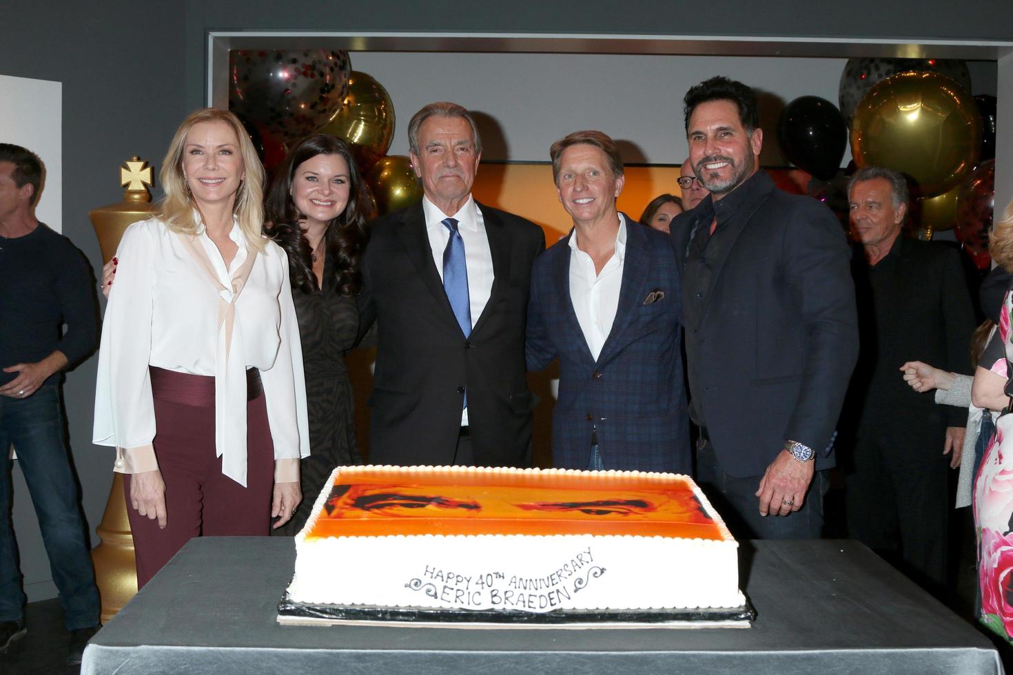 7 de febrero: katherine kelly lang, heather tom, eric braeden, bradley bell y don diamont en la celebración del 40 aniversario de eric braeden el 7 de febrero de 2020 en los ángeles, ca foto