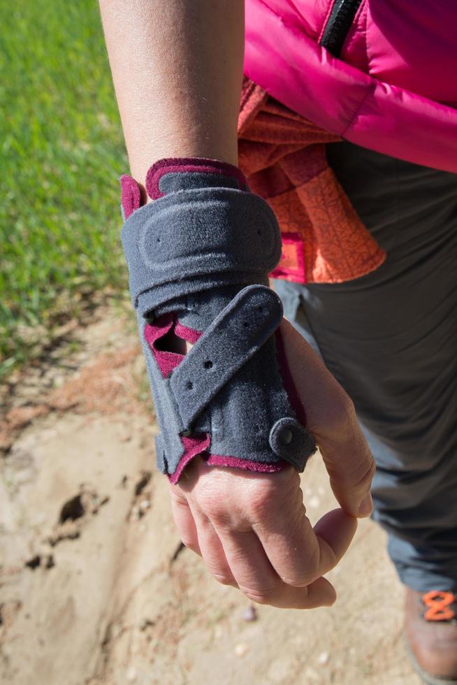 Caucasian woman wearing a resting splint to protect her injured hand. Outdoors. Madrid photo