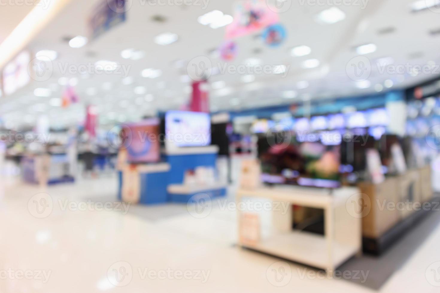 Los grandes almacenes electrónicos muestran televisión y electrodomésticos con fondo borroso de luz bokeh foto