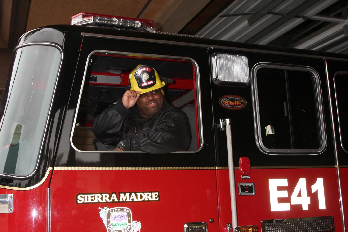 los angeles, 8 de junio - cee lo green en el evento duracell, potencia a los que nos protegen en el departamento de bomberos de sierra madre el 8 de junio de 2011 en sierra madre, ca foto