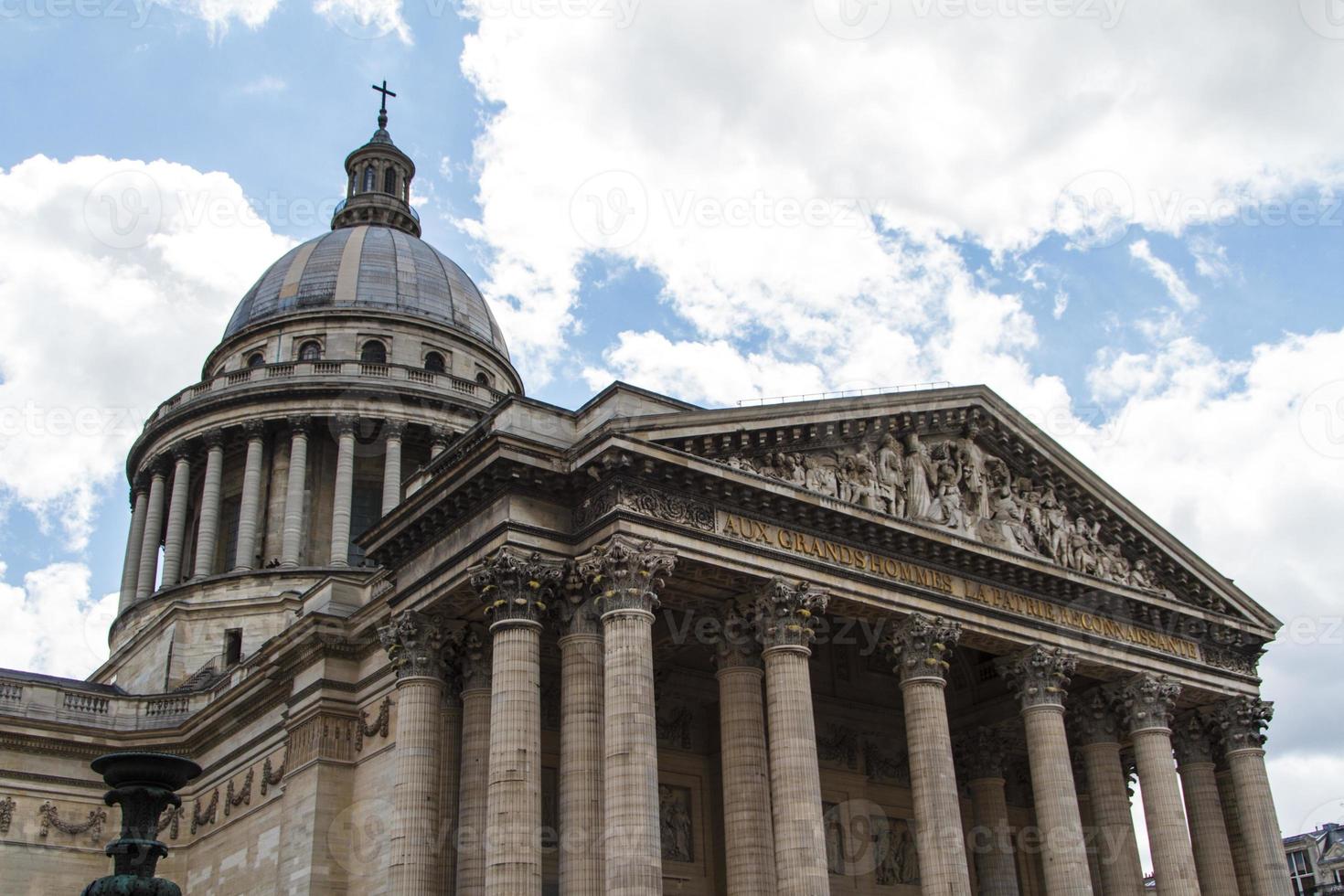 El edificio del panteón en París foto