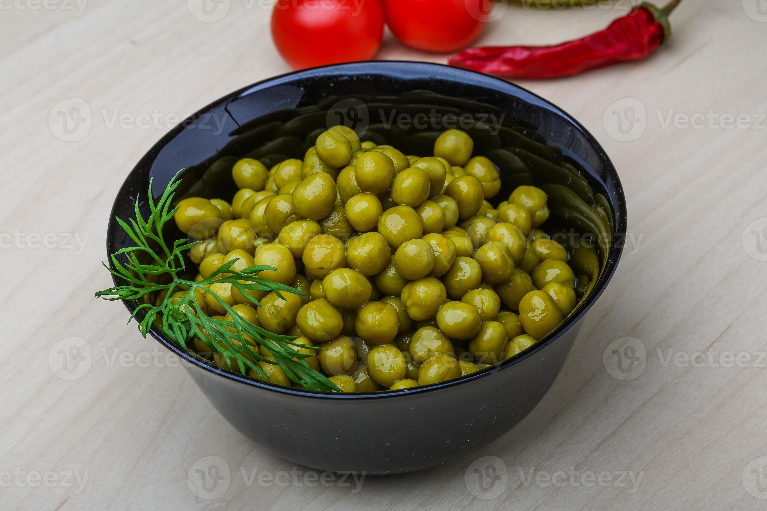Green canned peas 8548896 Stock Photo at Vecteezy