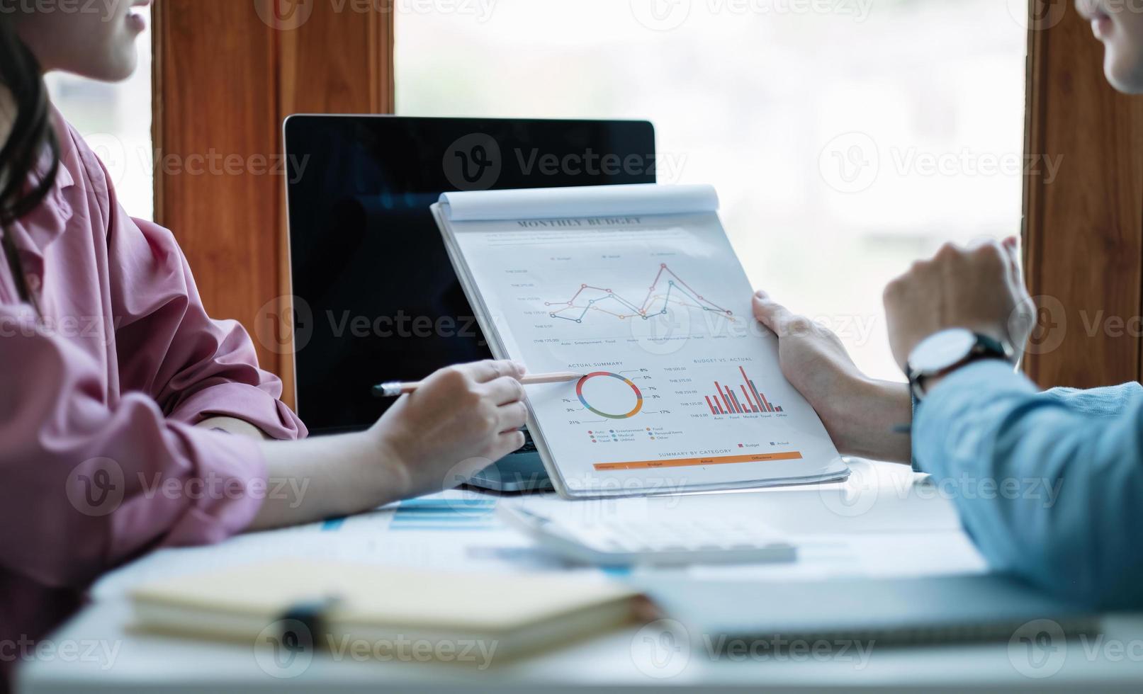 Business People Meeting to analyse and discuss and brainstorming the financial report chart data in office Financial advisor teamwork and accounting concept photo