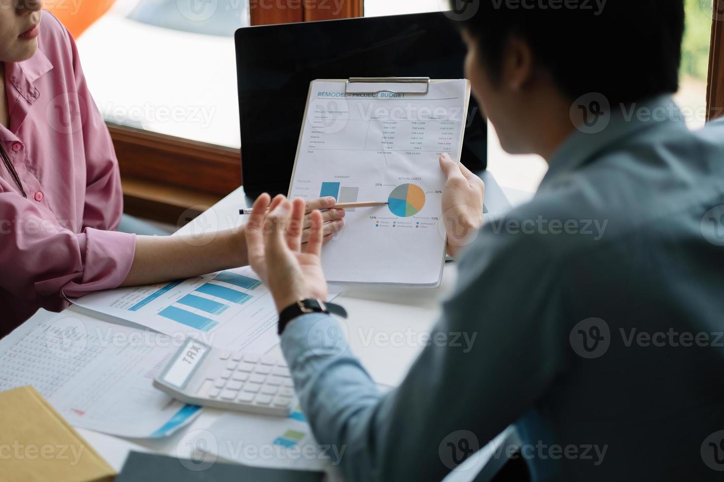 Business People Meeting to analyse and discuss and brainstorming the financial report chart data in office Financial advisor teamwork and accounting concept photo