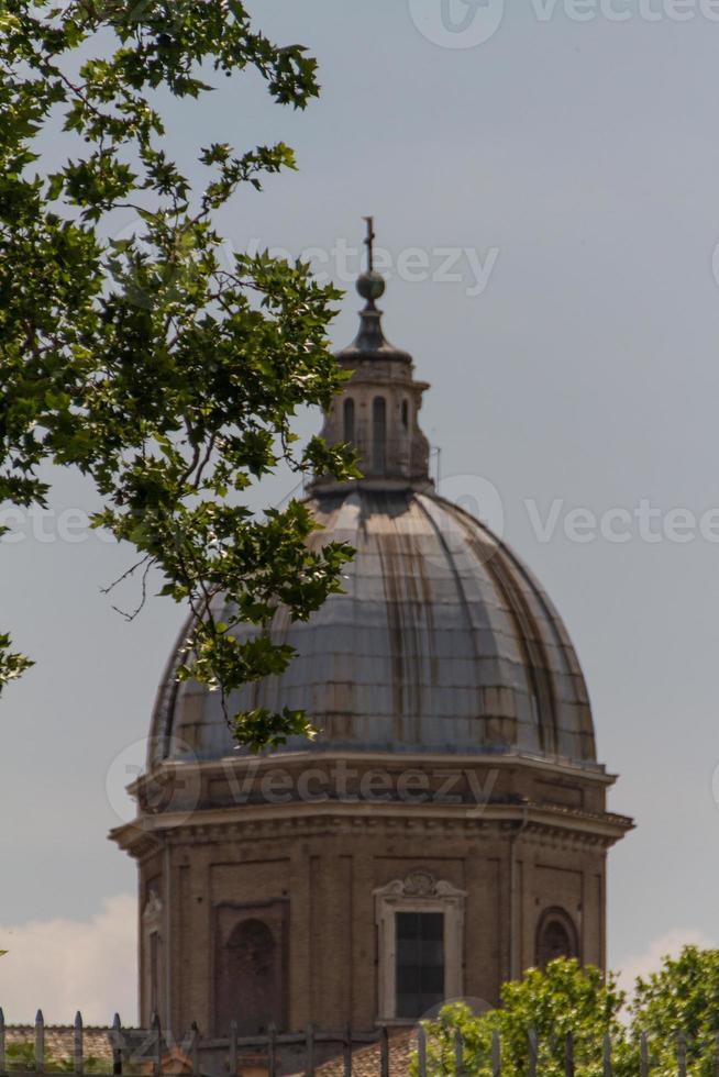 gran iglesia en el centro de roma, italia. foto