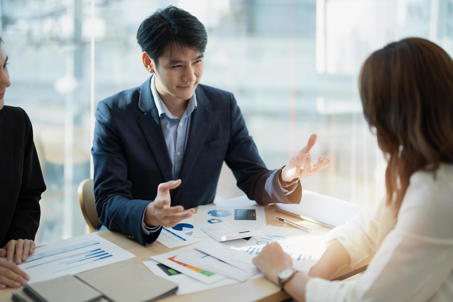 Business People Meeting to analyse and discuss and brainstorming the financial report chart data in office Financial advisor teamwork and accounting concept photo