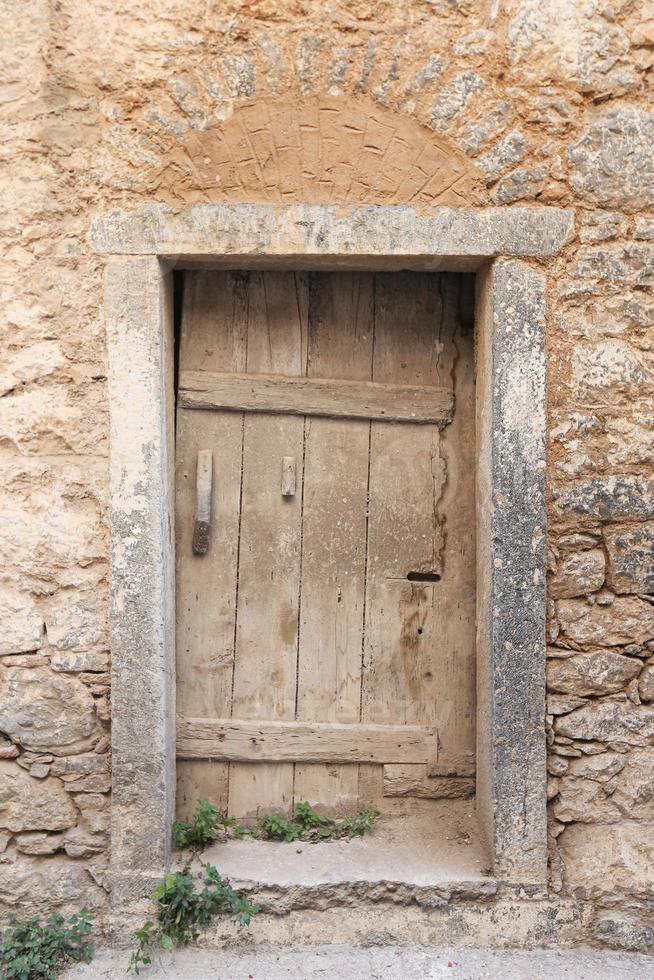 puerta tradicional en mesta, isla de chios, grecia foto