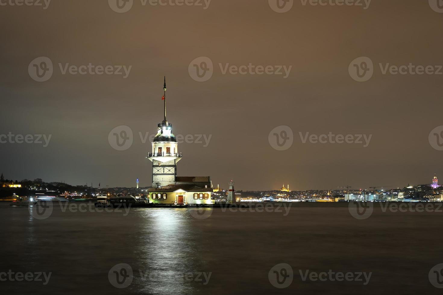 Maidens Tower in Istanbul, Turkey photo