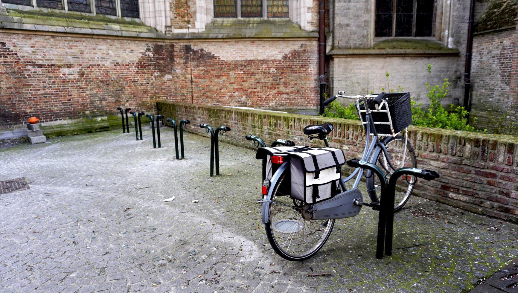 Bicyble y bloqueo en Brujas, Bélgica foto