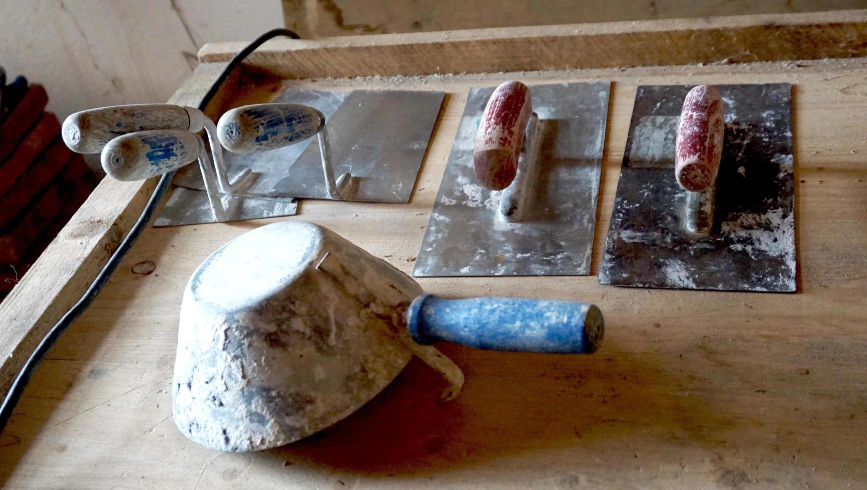 clay tools for wall finishing photo