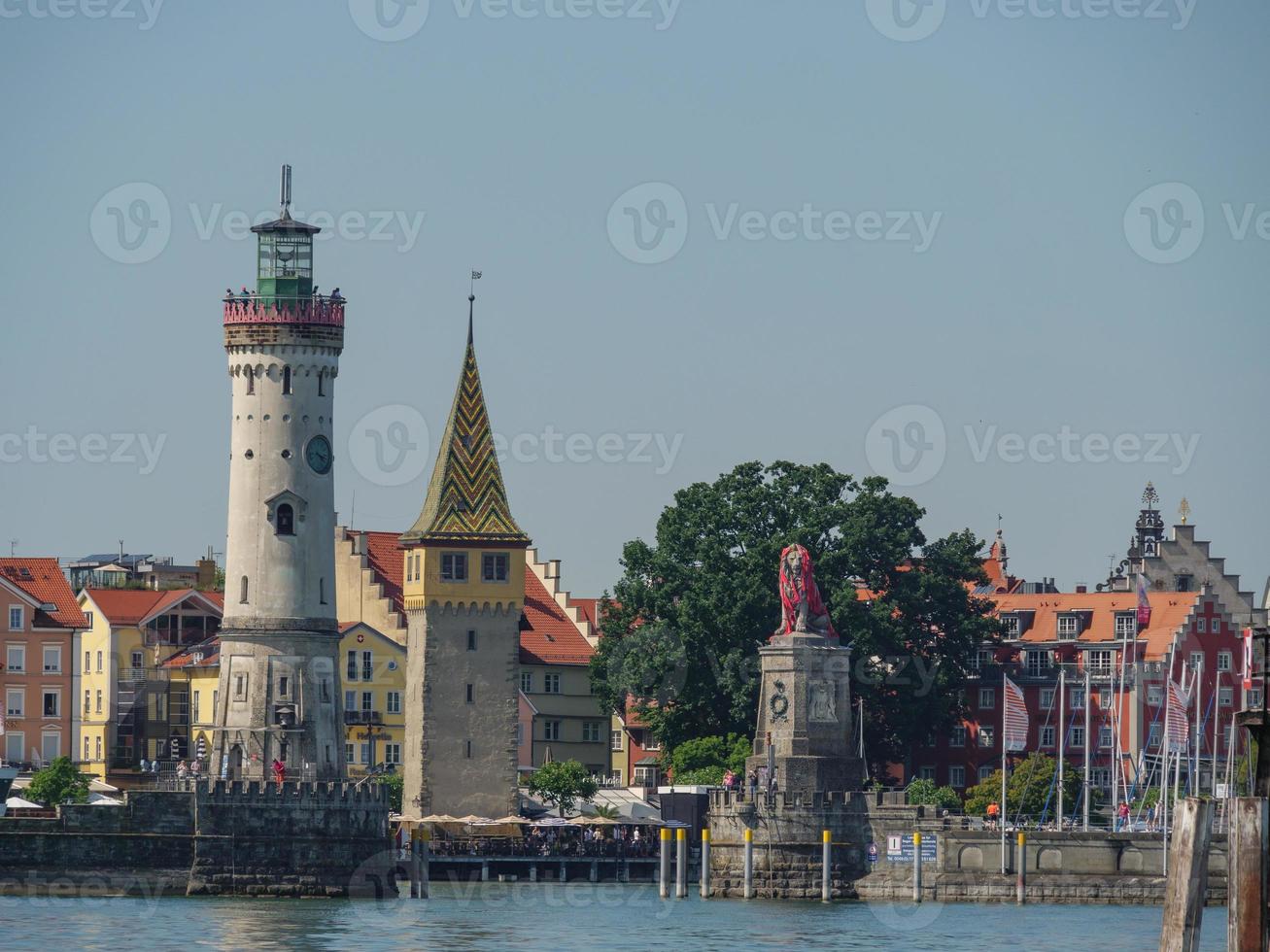 lindau y bregenz en el lago de constanza foto