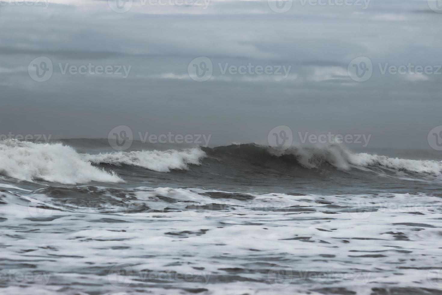 beach photo with high waves