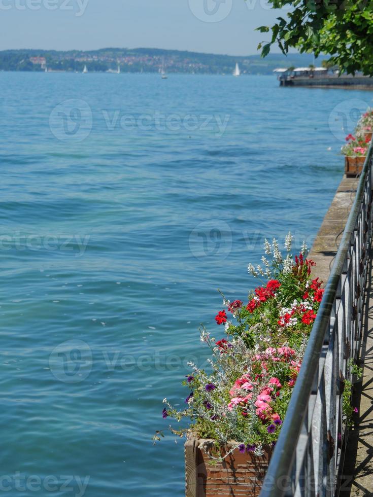 meersburg en el lago de constanza en alemania foto