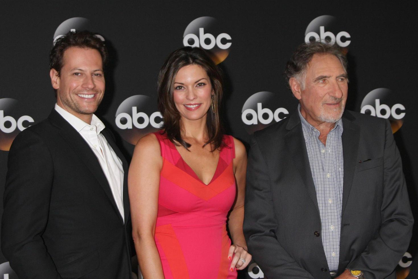 los angeles, 15 de julio - ioan gruffudd, alana de la garza, judd hirsch en el abc julio 2014 tca en beverly hilton el 15 de julio de 2014 en beverly hills, ca foto