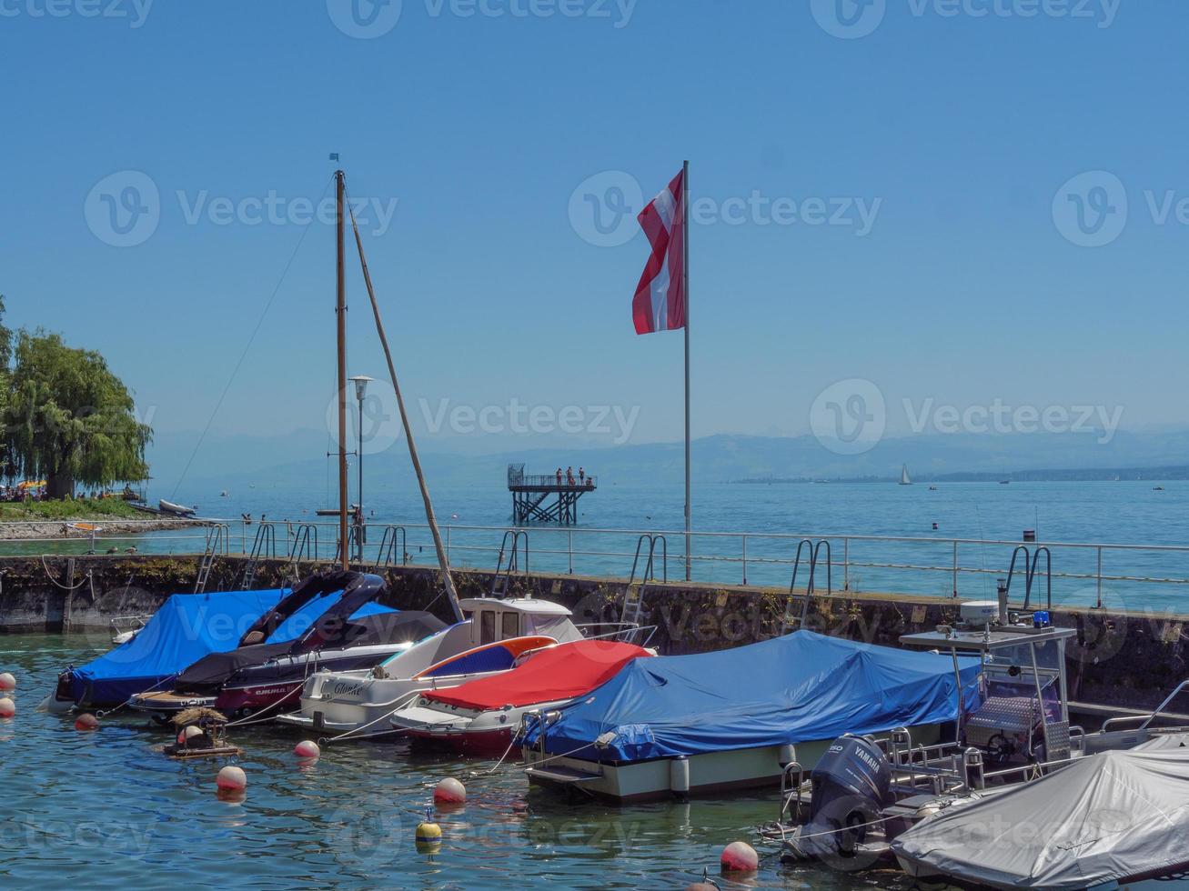 meersburg en el lago de constanza en alemania foto