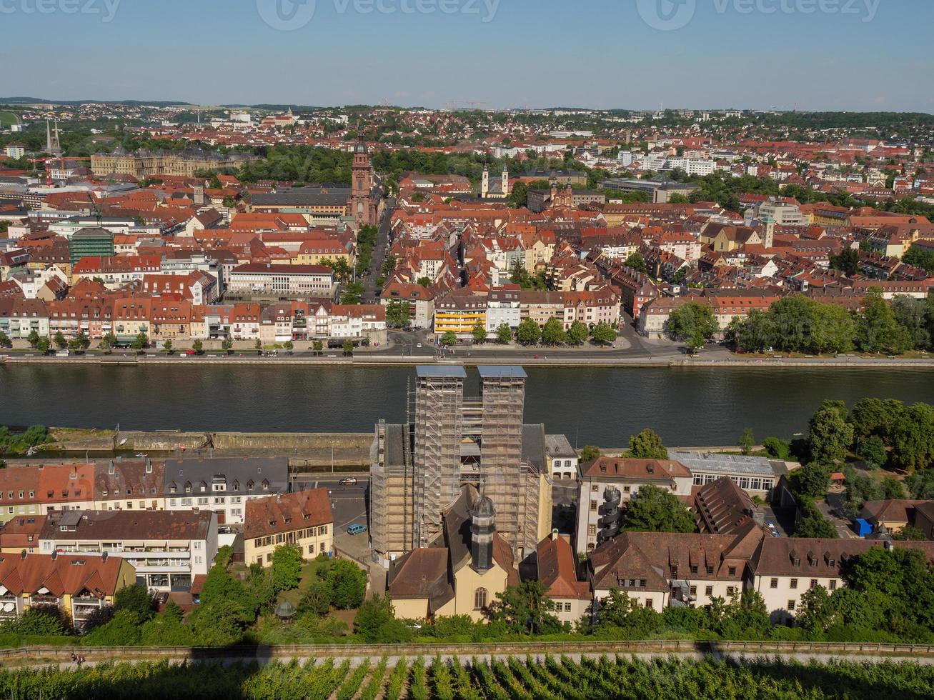 la ciudad de wuerzburg en el río principal foto