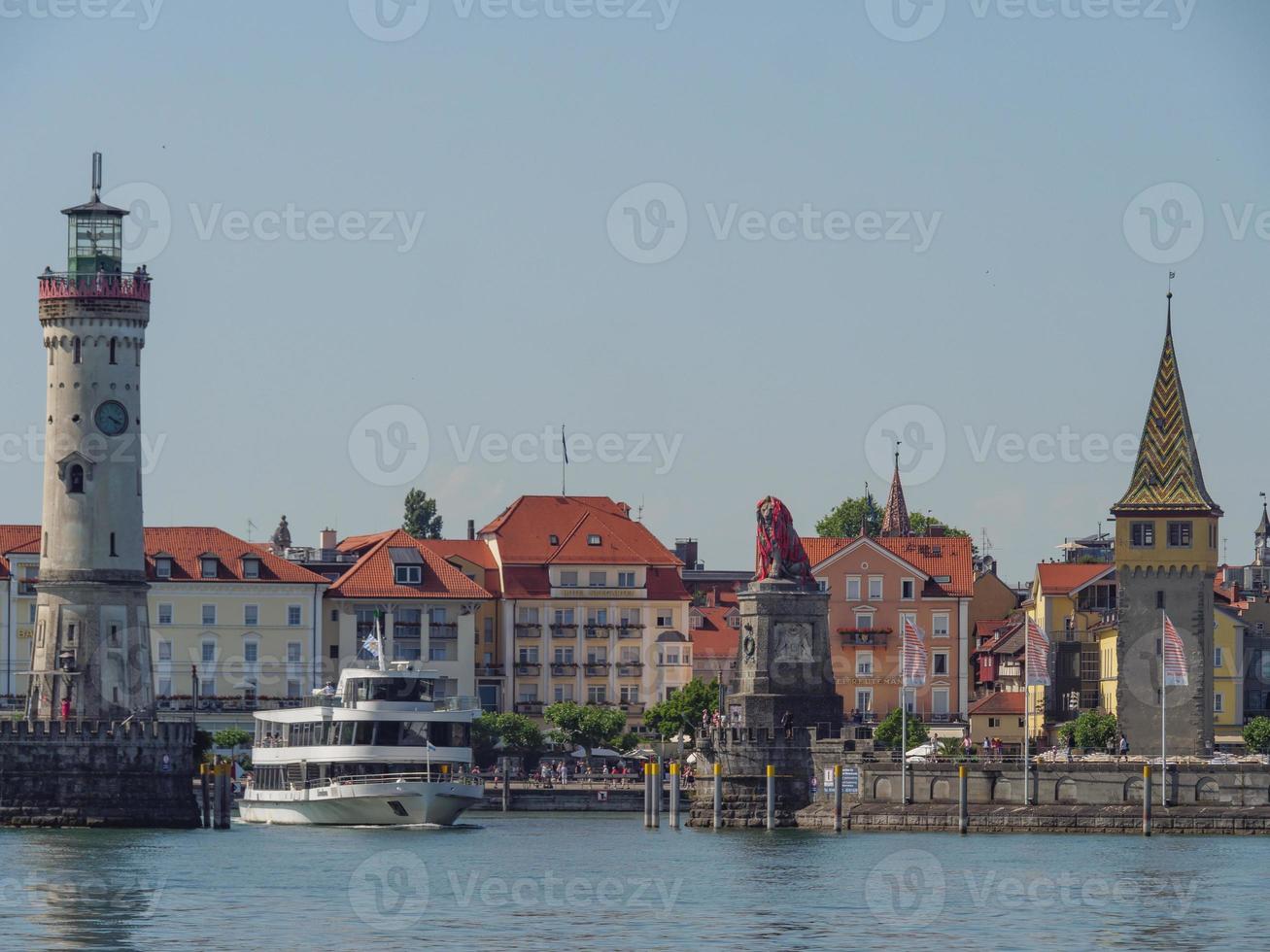 lindau y bregenz en el lago de constanza foto