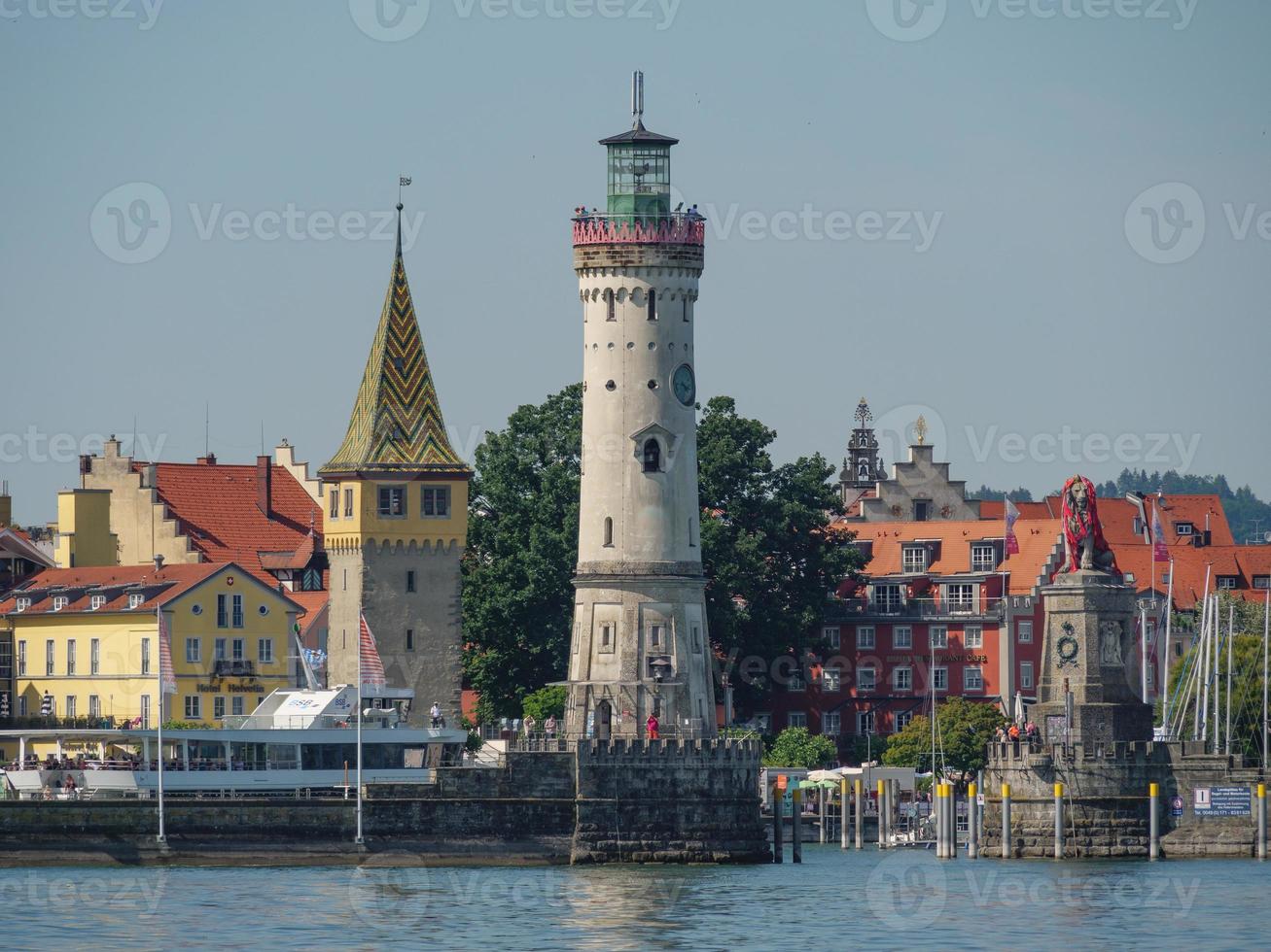 lindau y bregenz en el lago de constanza foto