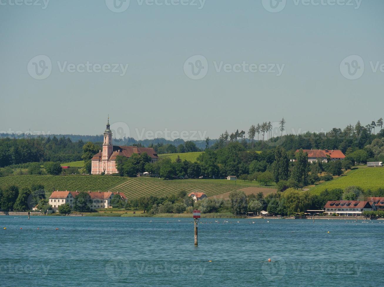 meersburg en el lago de constanza en alemania foto