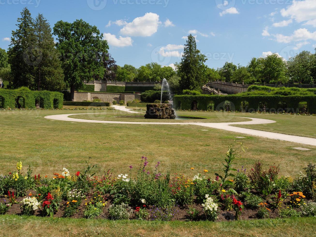 la ciudad de wuerzburg en el río principal foto