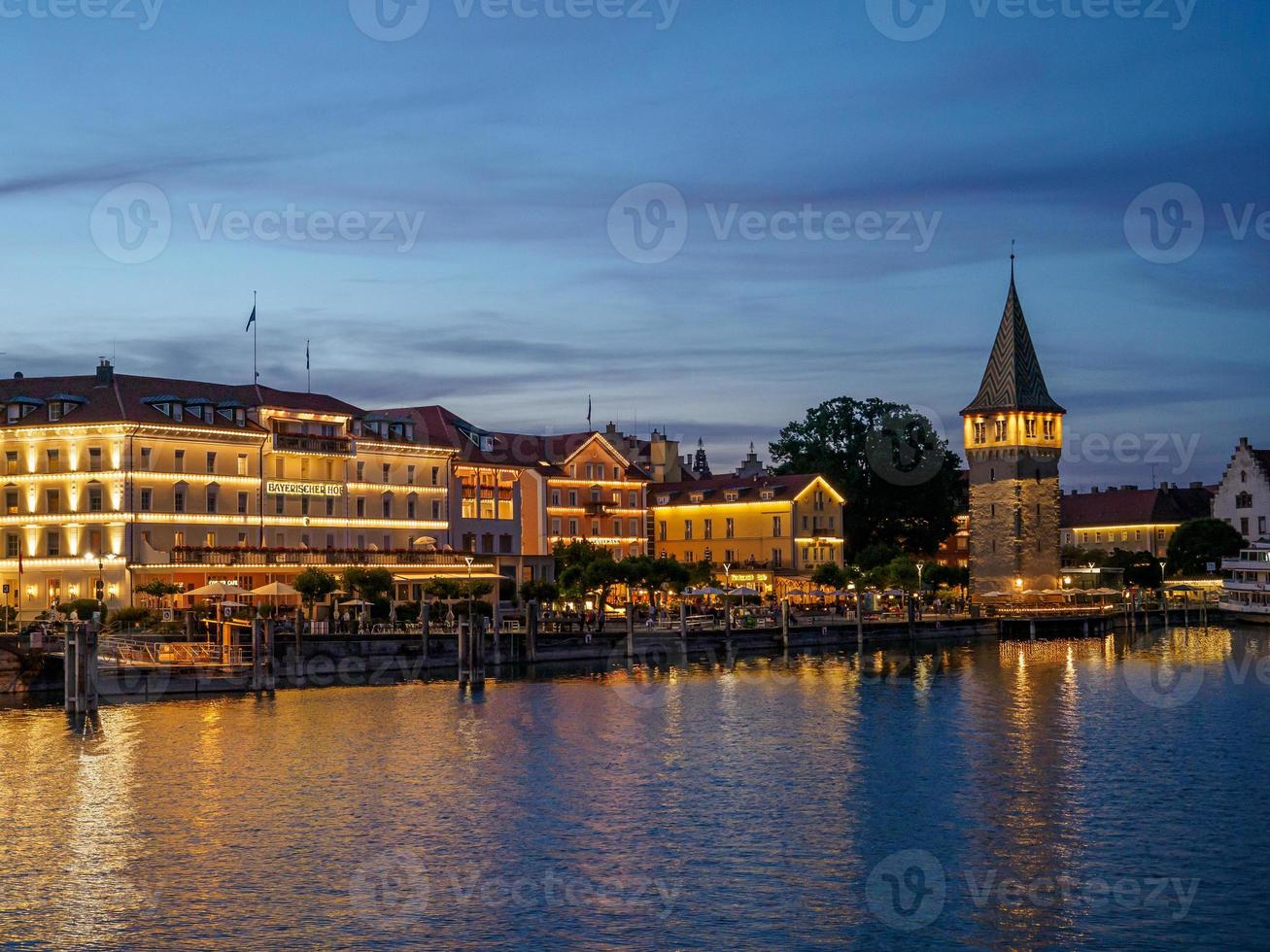 lindau en el lago de constanza en alemania foto