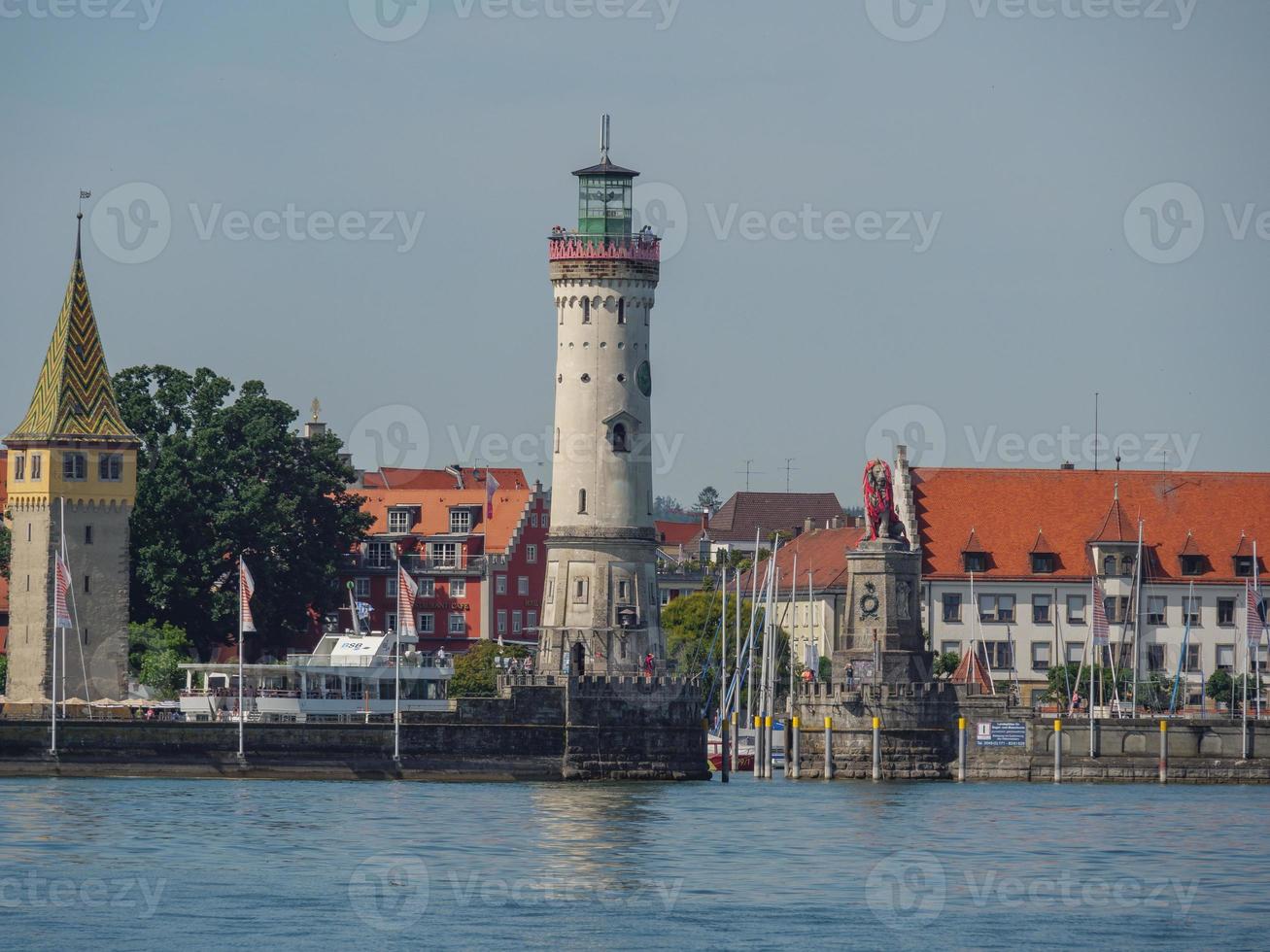 lindau y bregenz en el lago de constanza foto