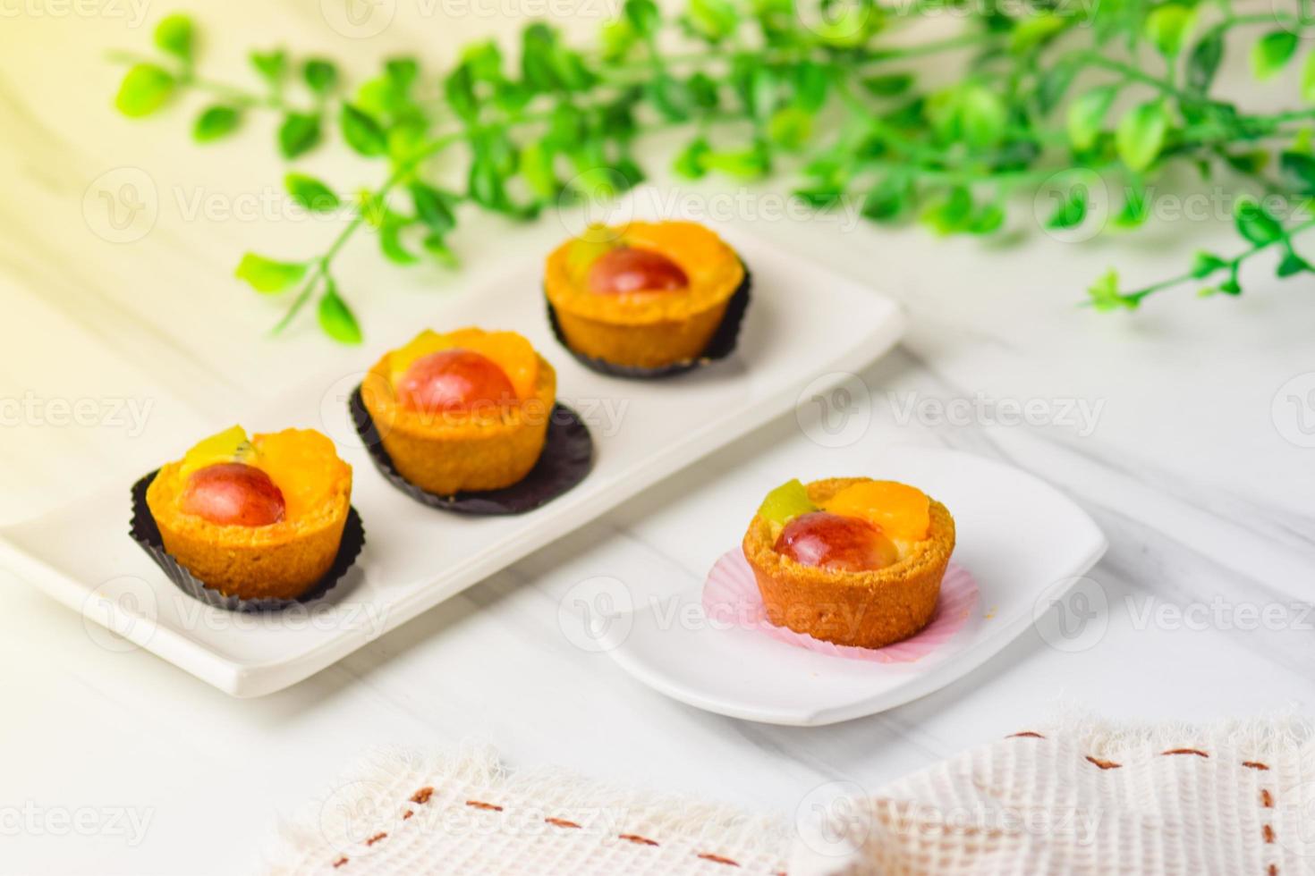 variados deliciosos pasteles coloridos caseros foto