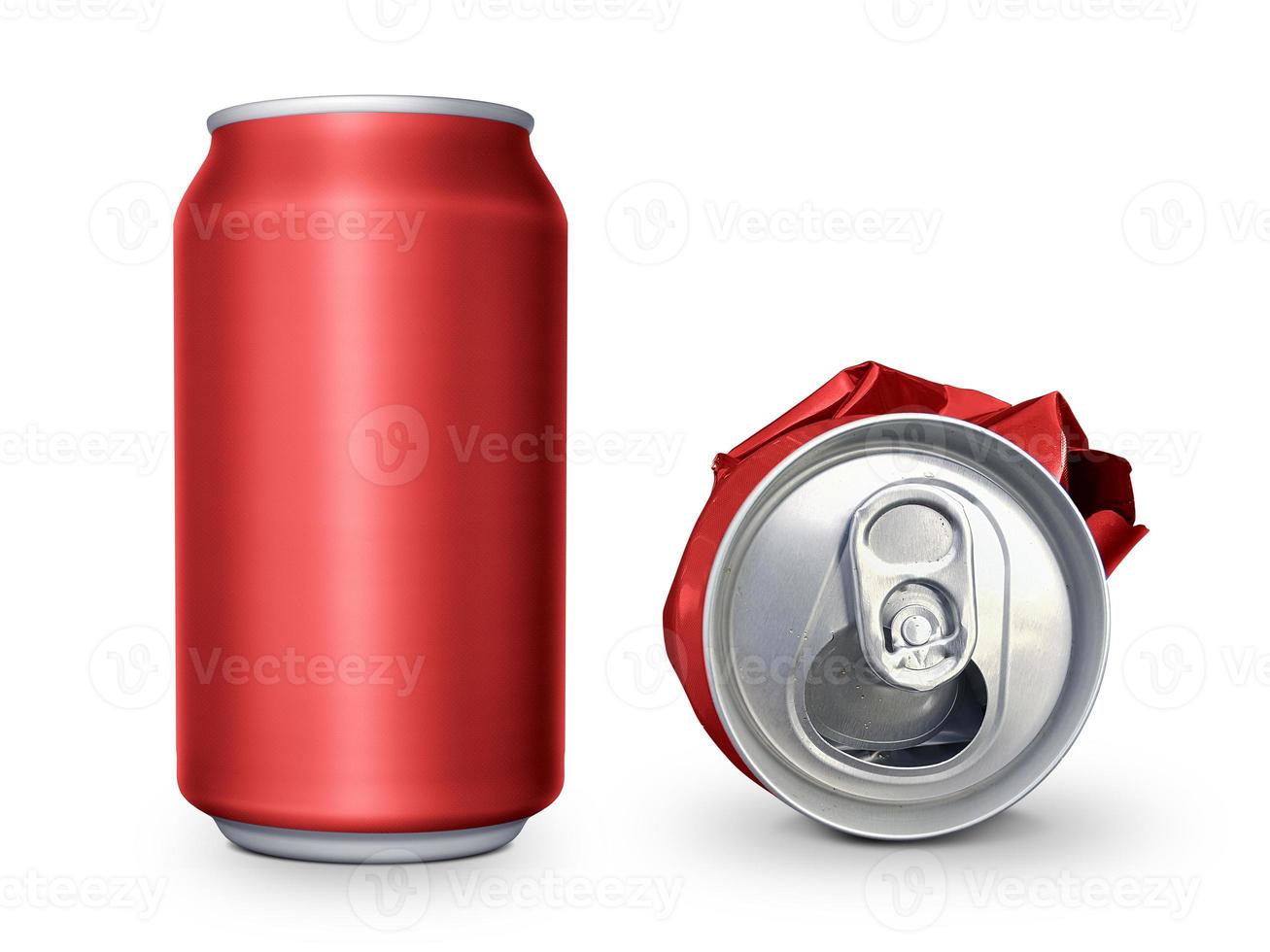 gaseosas en blanco vacías arrugadas y basura de latas de cerveza, latas de chatarra trituradas pueden reciclarse aisladas en fondo blanco foto
