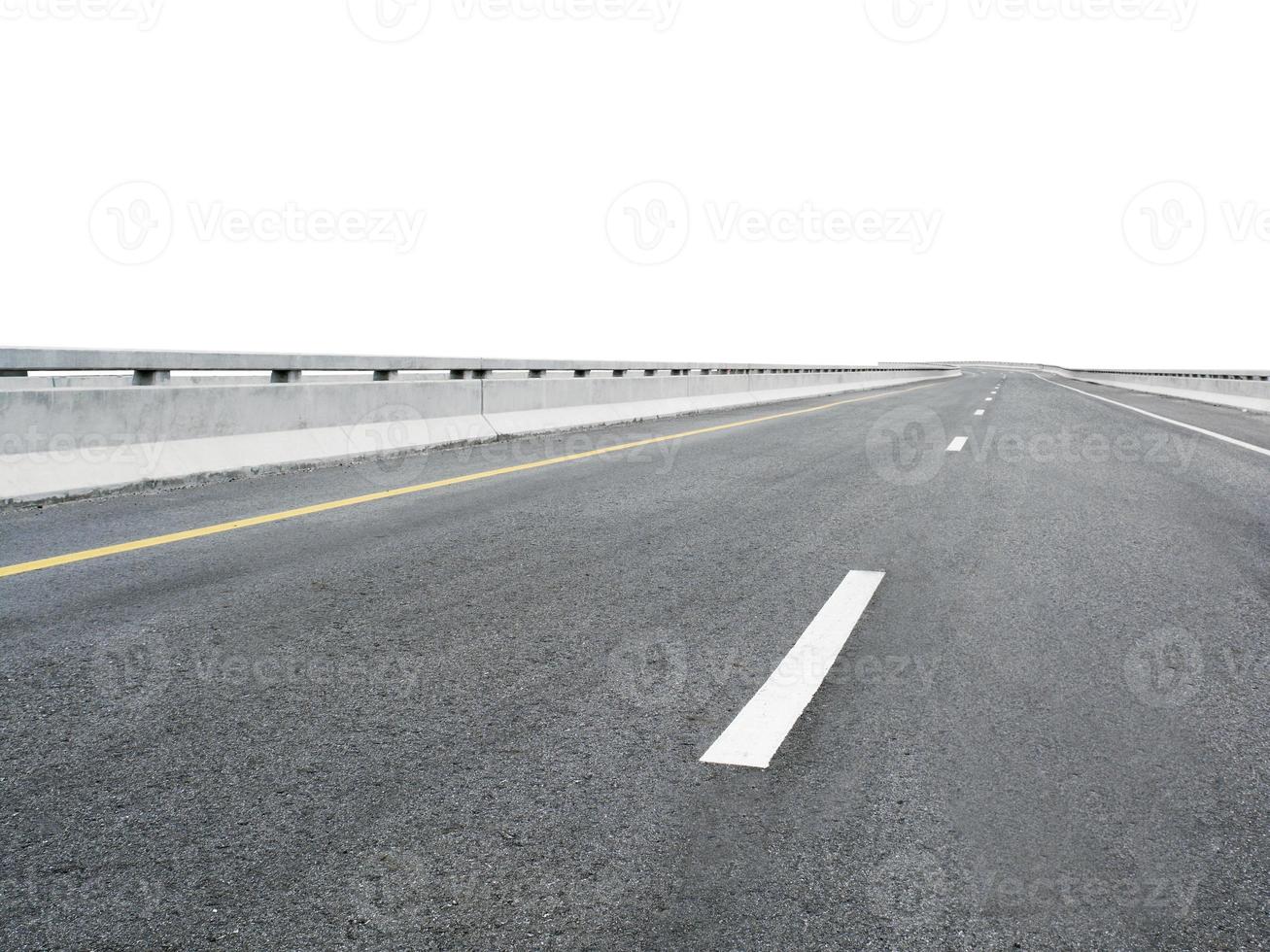 paso elevado de esquina de alta velocidad sobre fondo blanco. con trazado de recorte foto