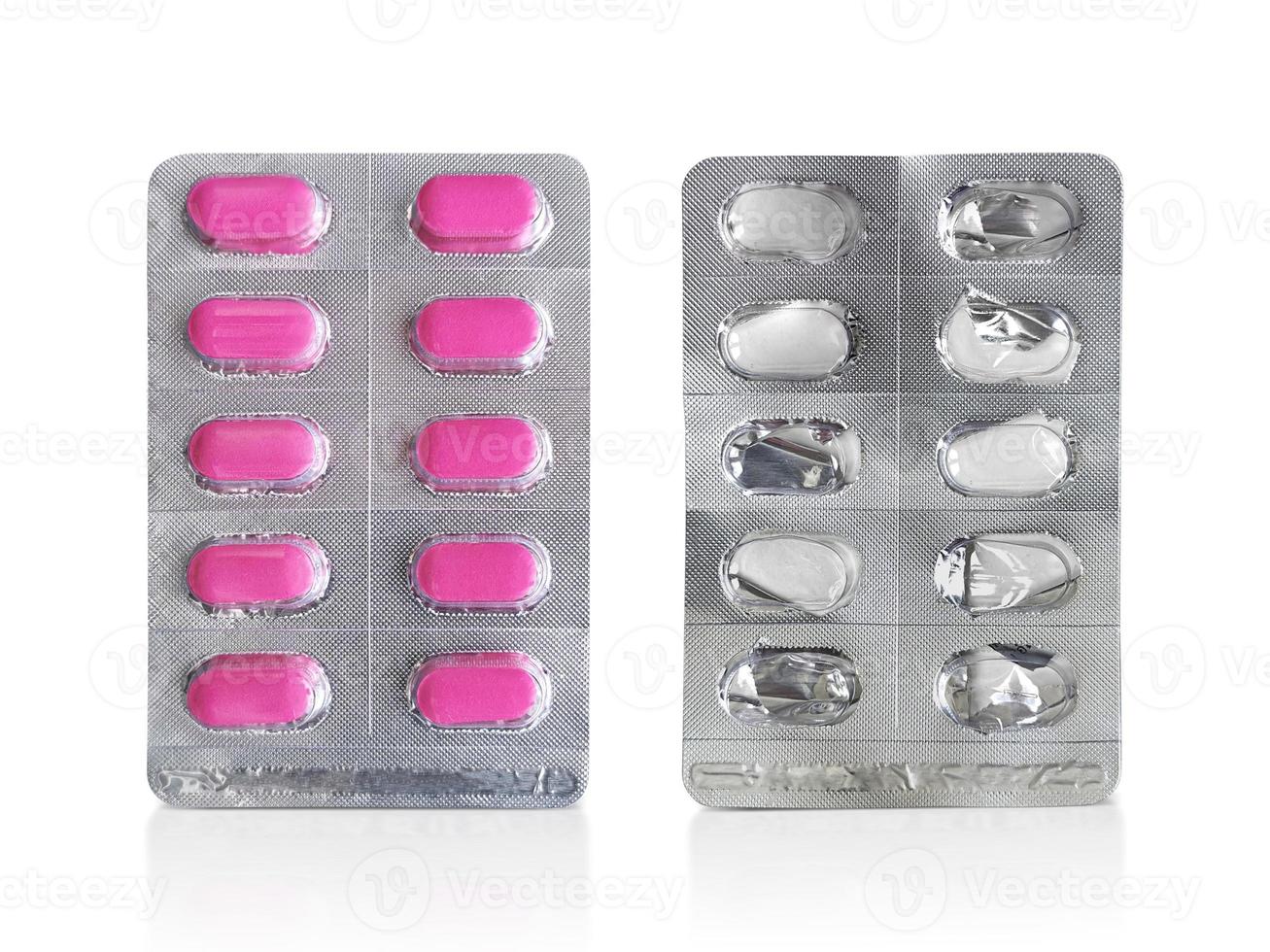paquete de pastillas y pastillas usadas. concepto de farmacia y medicina foto