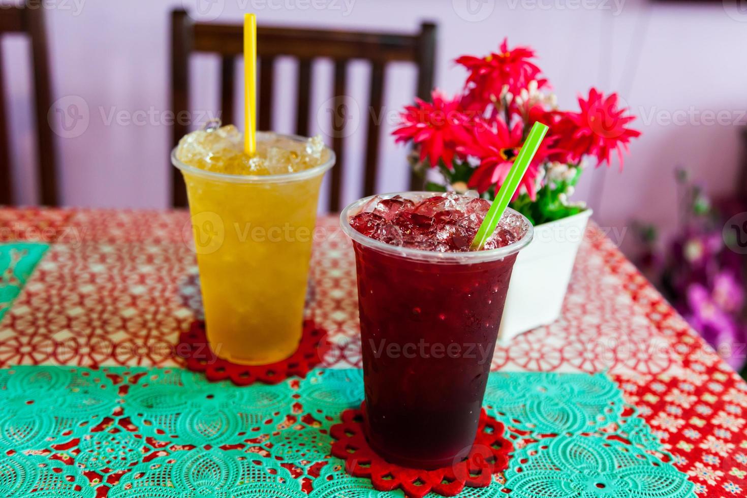 bebida tradicional tailandesa, jugo de roselle helado foto