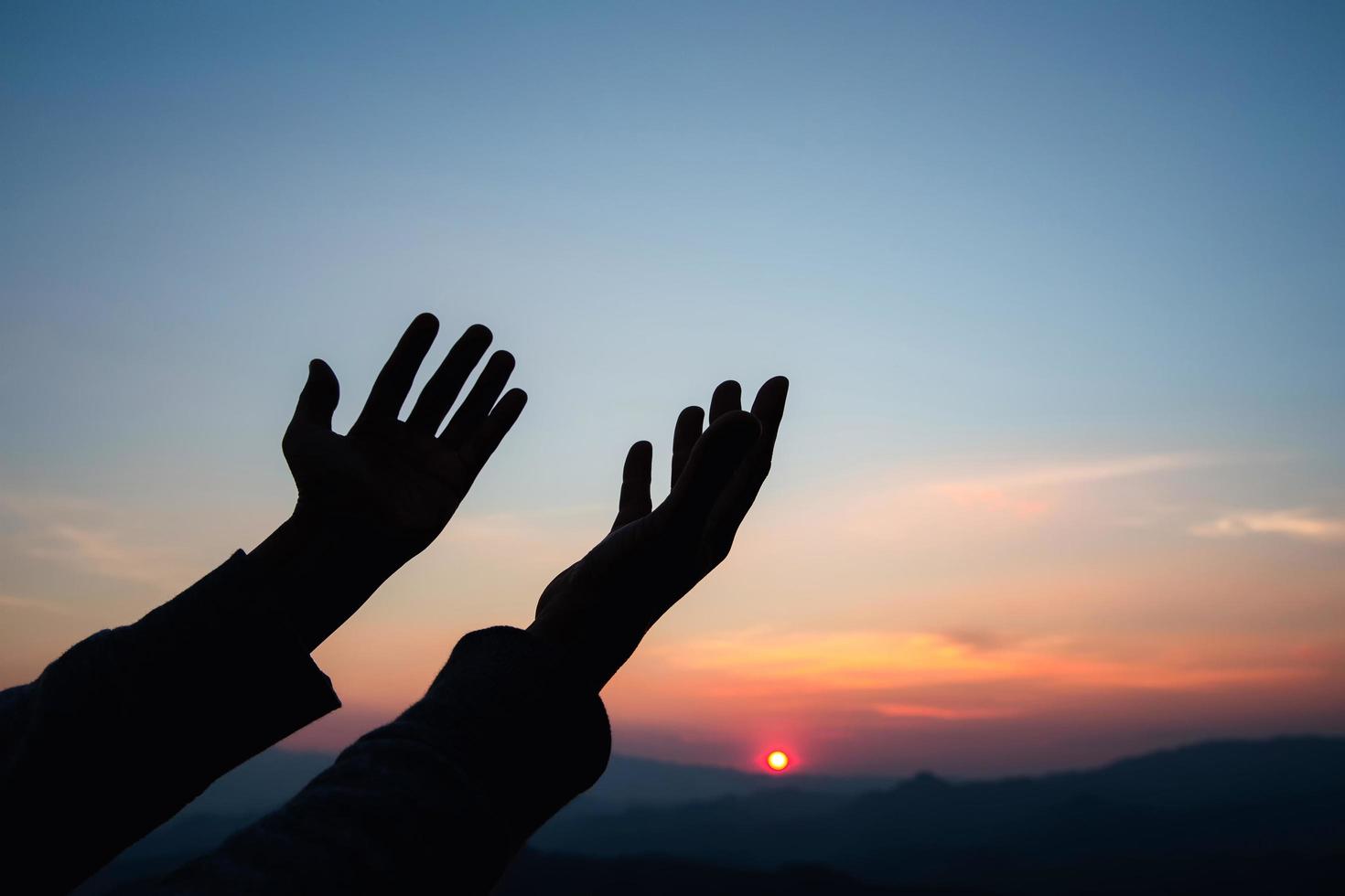 woman worship on sunset photo