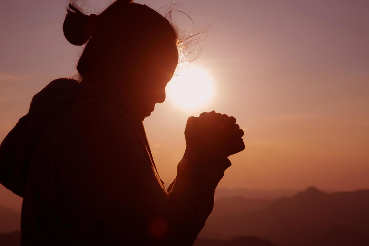 woman worship on sunset photo