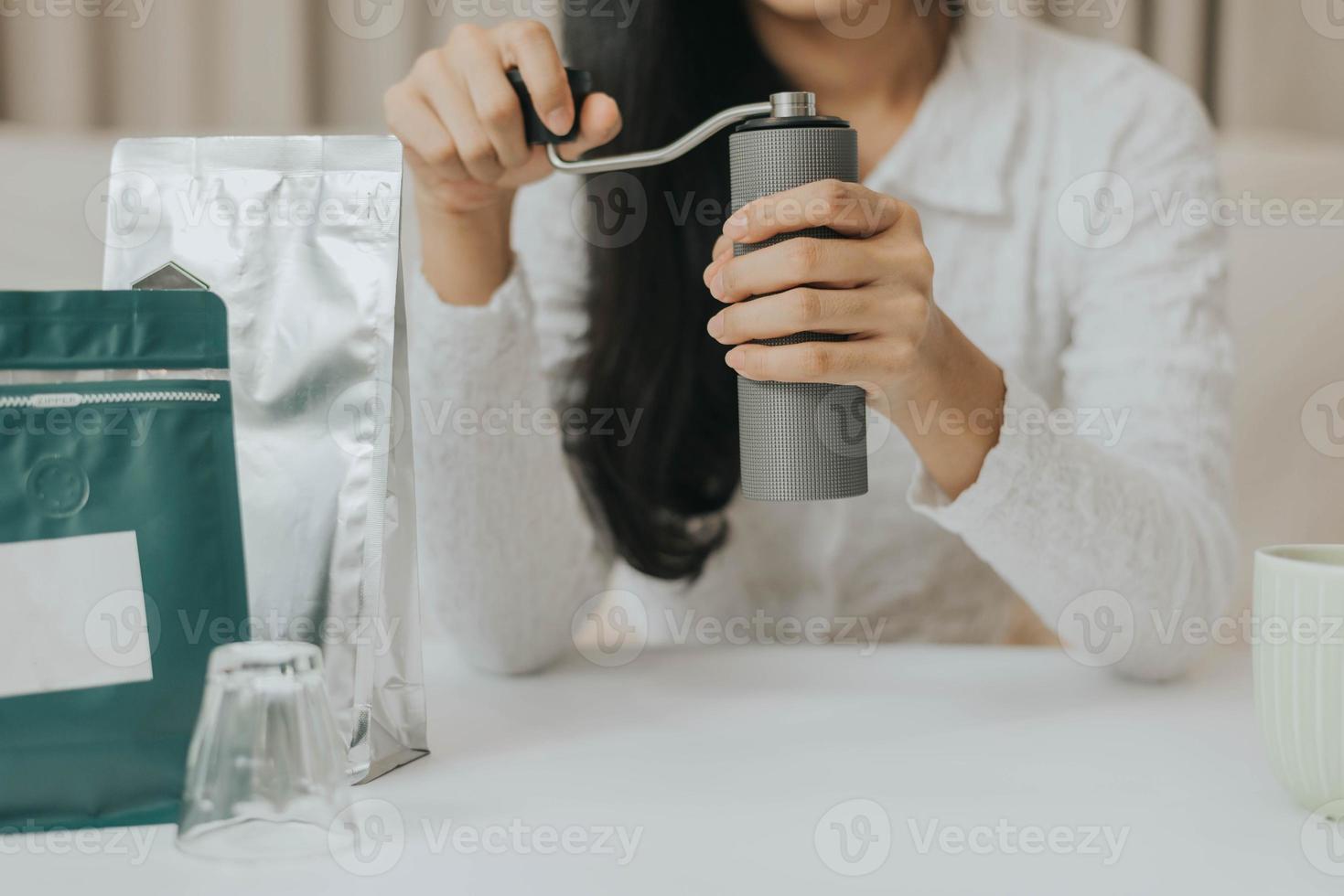 https://static.vecteezy.com/system/resources/previews/008/624/389/non_2x/young-woman-making-coffee-with-equipment-at-home-happy-woman-using-manual-coffee-grinder-for-making-coffee-at-home-photo.jpg