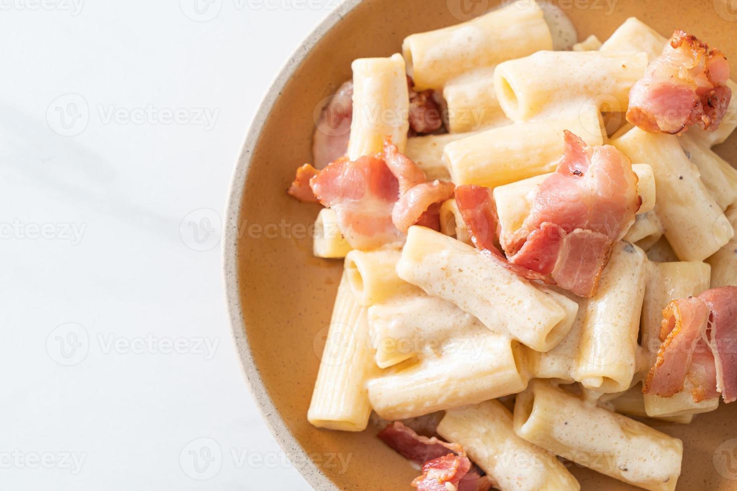 spaghetti rigatoni pasta with white sauce and bacon 8638202 Stock Photo