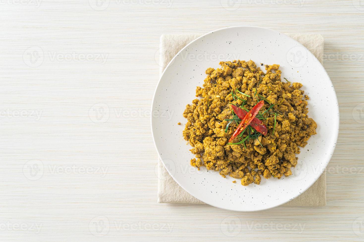 Stir Fried Pork with Yellow Curry Paste photo