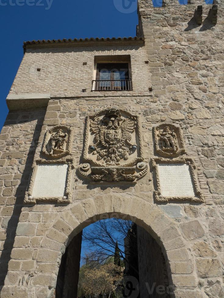 la ciudad vieja de toledo en españa foto