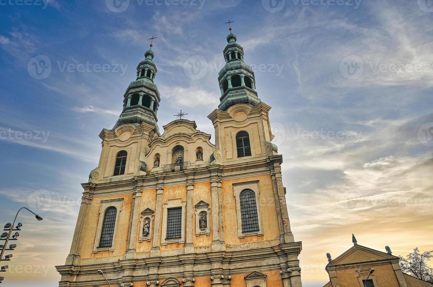 antigua plaza del mercado en poznan, polonia foto