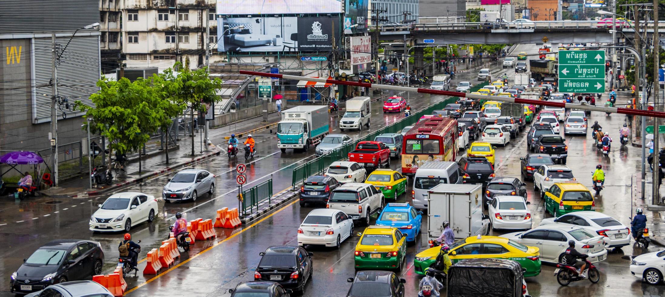 Ratchathewi Bangkok Thailand 2018 Rush hour big heavy traffic jam in busy Bangkok Thailand. photo