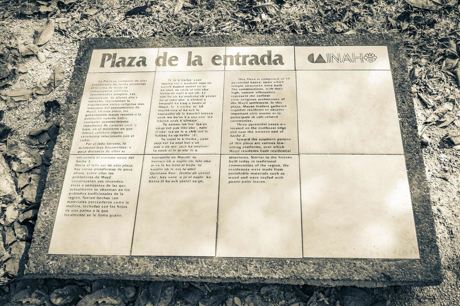 muyil quintana roo mexico 2022 ruinas del templo de muyil informacion senderos para caminatas bienvenido tablon de canto mexico. foto