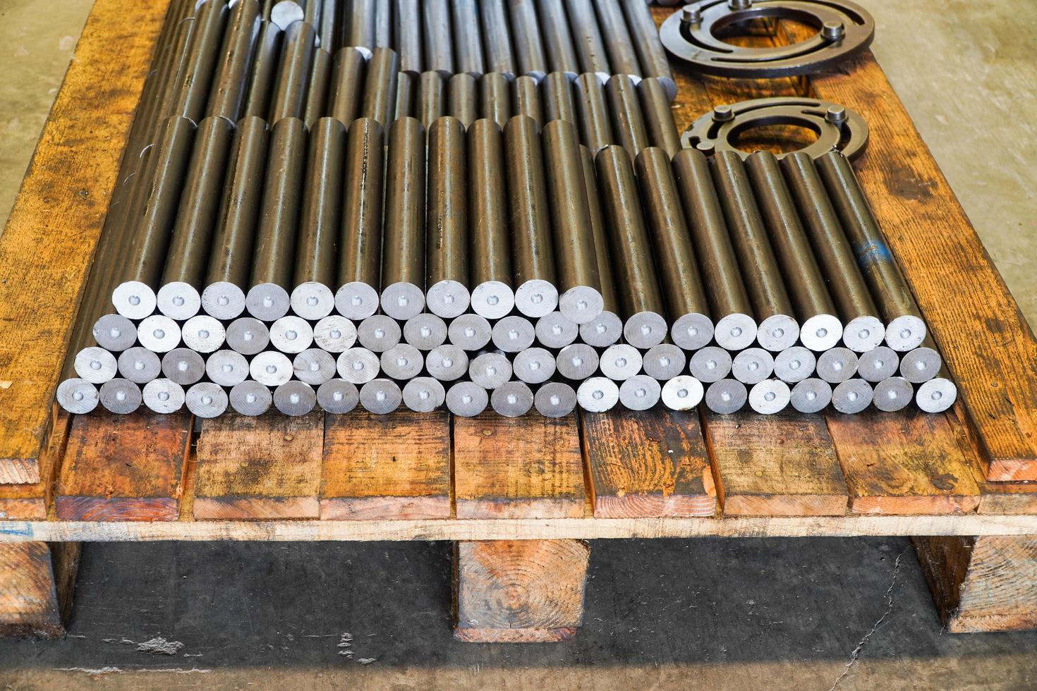 Round steel shaft, raw material for automotive parts photo