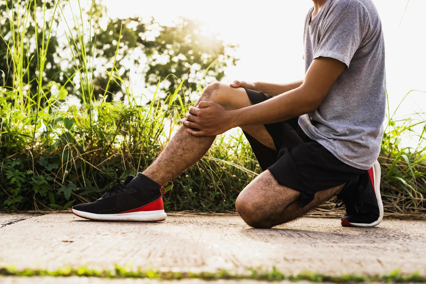 Men injured from exercise Use your hands to hold your knees at the park photo